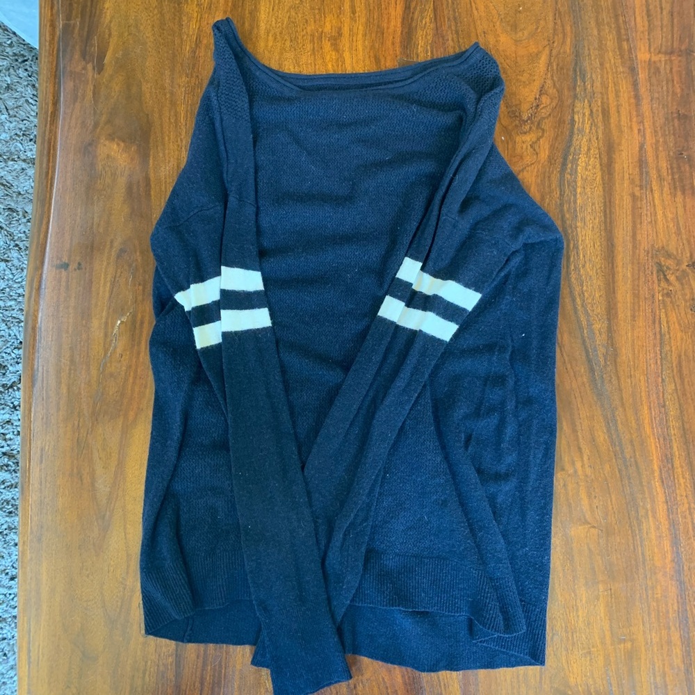 AE sweater size Xs